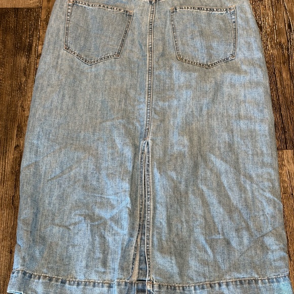 EUC, Gap Button-Front Skirt, Size 8R, Light Wash, Pics Included for Inspiration - Picture 6 of 12